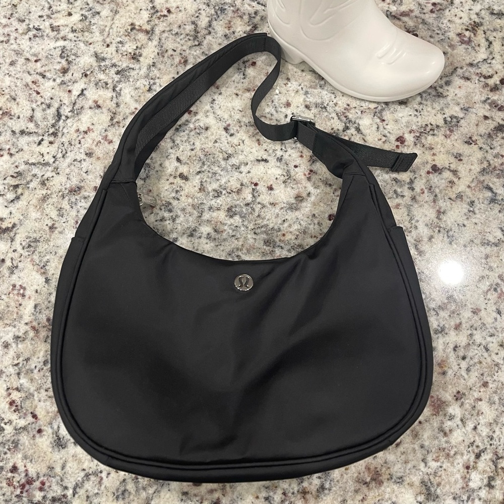 Lululemon City Essential Shoulder Bag 4L🖤